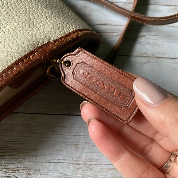 Authentic Vintage 1980s White Leather Crossbody Bag - Picture 9 of 14